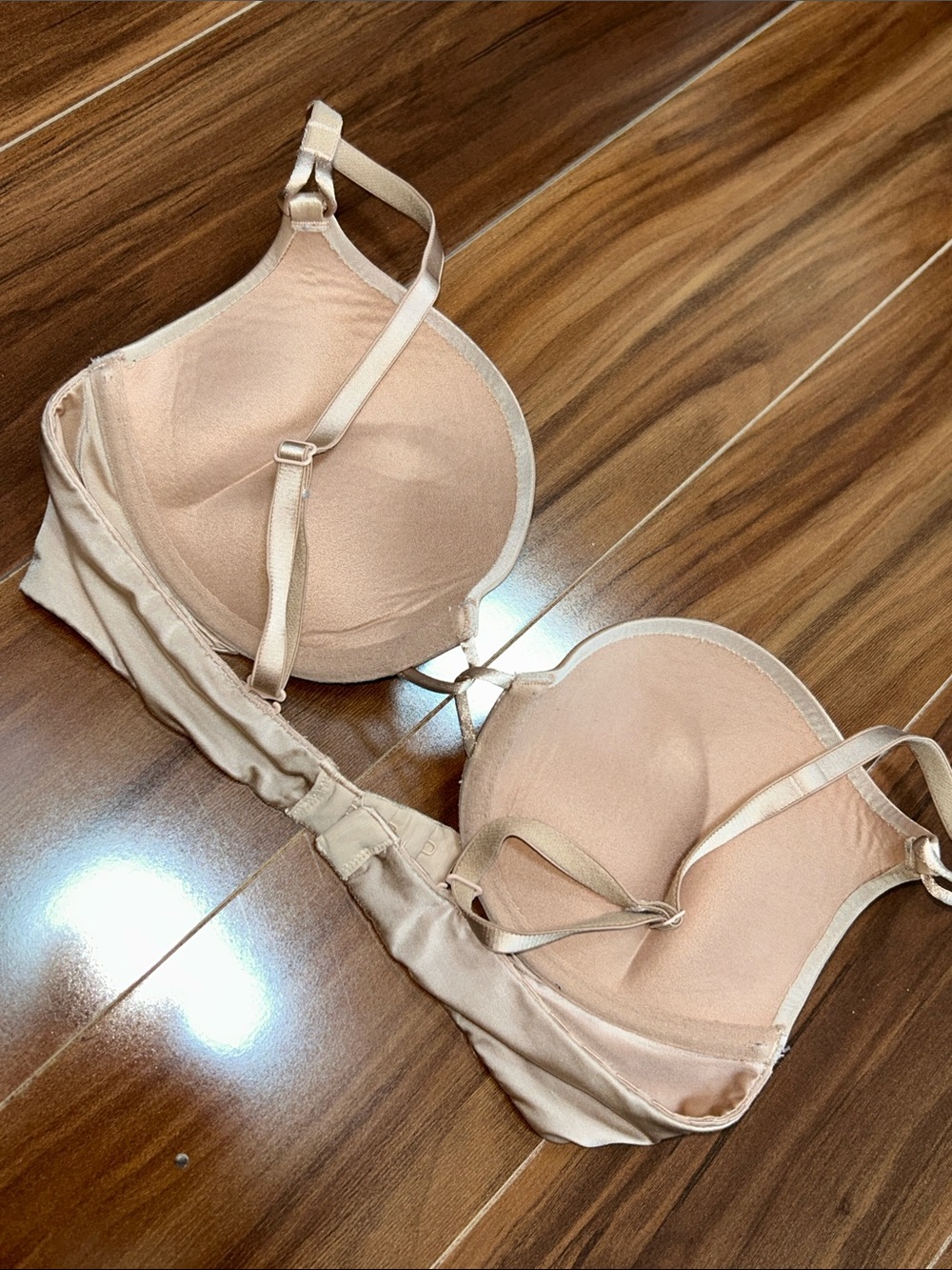34B Victoria’s Secret Bombshell plunge padded push-up bra - Picture 3 of 3